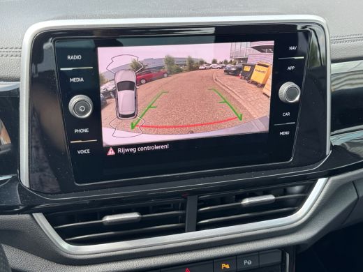 Volkswagen T-Roc 1.5 TSI 150pk DSG R-Line Stoelverwarming | Achteruitrijcamera | Trekhaak ActivLease financial lease