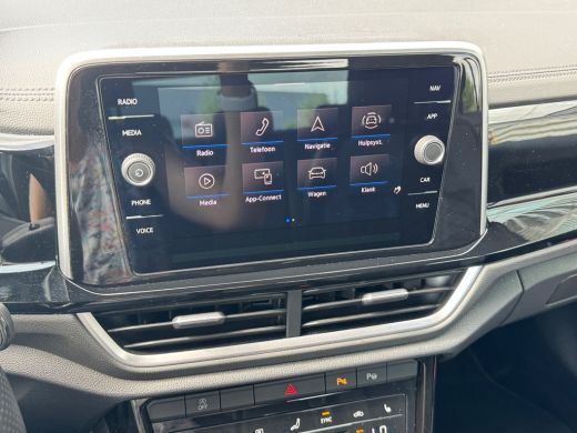 Volkswagen T-Roc 1.5 TSI 150pk DSG R-Line Stoelverwarming | Achteruitrijcamera | Trekhaak ActivLease financial lease