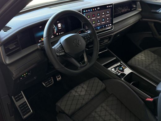Volkswagen Tayron 1.5 eHybrid 272PK R-LINE TREKHAAK BLACK-STYLE 20''LMV PANO SCHUIFDAK ERGO.STOEL MASSAGE TRAILER.A... ActivLease financial lease