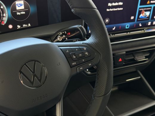 Volkswagen Tayron 1.5 eHybrid 272PK R-LINE TREKHAAK BLACK-STYLE 20''LMV PANO SCHUIFDAK ERGO.STOEL MASSAGE TRAILER.A... ActivLease financial lease