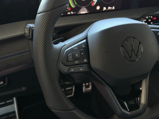Volkswagen Tayron 1.5 eHybrid 272PK R-LINE TREKHAAK BLACK-STYLE 20''LMV PANO SCHUIFDAK ERGO.STOEL MASSAGE TRAILER.A... ActivLease financial lease