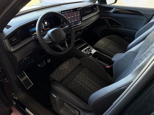 Volkswagen Tayron 1.5 eHybrid 272PK R-LINE TREKHAAK BLACK-STYLE 20''LMV PANO SCHUIFDAK ERGO.STOEL MASSAGE TRAILER.A... ActivLease financial lease