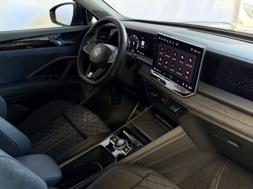 Volkswagen Tayron 1.5 eHybrid 272PK R-LINE TREKHAAK BLACK-STYLE 20''LMV PANO SCHUIFDAK ERGO.STOEL MASSAGE TRAILER.A... ActivLease financial lease