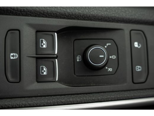 Volkswagen Transporter 2.0 TDI L1H1 | Virtual cockpit | Automaat | 150 PK | 3-Zits | 1e Eigenaar | LED | Camera | Carpla... ActivLease financial lease