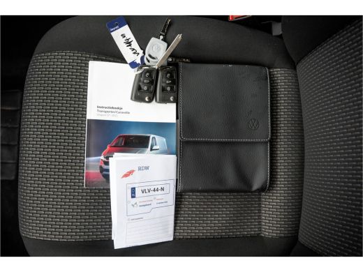 Volkswagen Transporter 2.0 TDI L1H1 | Virtual cockpit | Automaat | 150 PK | 3-Zits | 1e Eigenaar | LED | Camera | Carpla... ActivLease financial lease