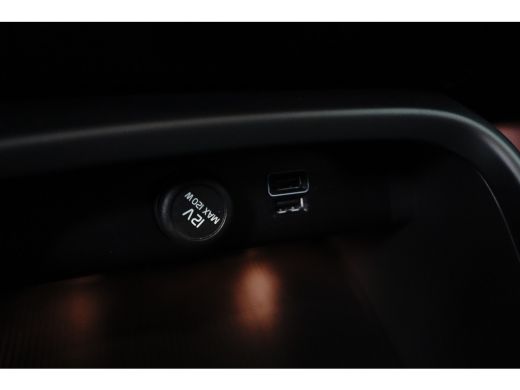 Volvo  XC40 1.5 T4 Recharge R-Design | Camera | Pilot Assist | Stoel&stuurverwarming | Nubuck | Apple Carplay | ActivLease financial lease