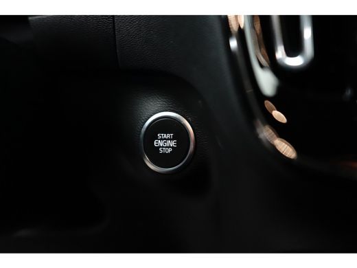 Volvo  XC40 1.5 T4 Recharge R-Design | Camera | Pilot Assist | Stoel&stuurverwarming | Nubuck | Apple Carplay | ActivLease financial lease