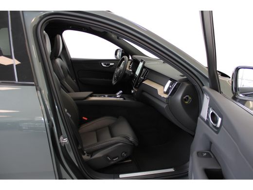 Volvo  XC60 T8 406PK AWD Ultra Dark | Executive | Luchtvering | B&W | 22" | Massage | HUD ActivLease financial lease
