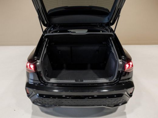 Audi A3 Sportback 35 TFSI 2x S-Line edition / 150pk / Panorama dak / Sonos / Achteruitrij camera / ActivLease financial lease