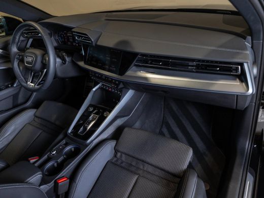 Audi A3 Sportback 35 TFSI 2x S-Line edition / 150pk / Panorama dak / Sonos / Achteruitrij camera / ActivLease financial lease