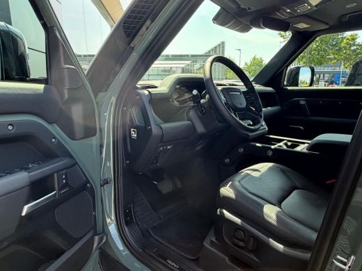 Land Rover Defender 110 P300e Trophy Edition Keswick Green | El. trekhaak | Koelbox | Koel/verwarmbare voorstoelen | ... ActivLease financial lease