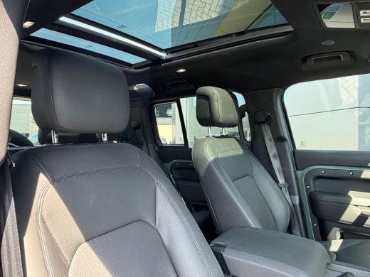 Land Rover Defender 110 P300e Trophy Edition Keswick Green | El. trekhaak | Koelbox | Koel/verwarmbare voorstoelen | ... ActivLease financial lease