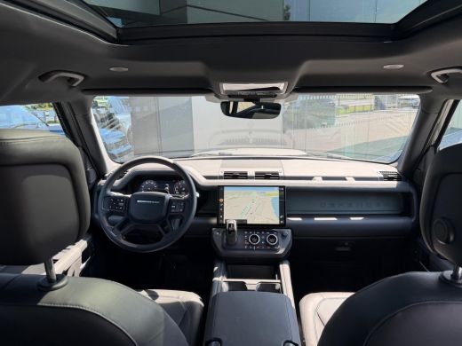 Land Rover Defender 110 P300e Trophy Edition Keswick Green | El. trekhaak | Koelbox | Koel/verwarmbare voorstoelen | ... ActivLease financial lease