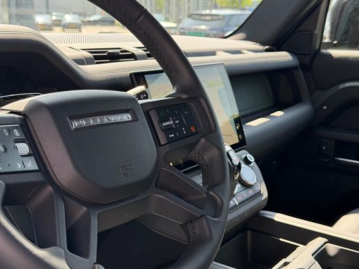 Land Rover Defender 110 P300e Trophy Edition Keswick Green | El. trekhaak | Koelbox | Koel/verwarmbare voorstoelen | ... ActivLease financial lease