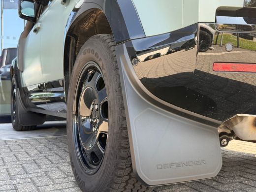 Land Rover Defender 110 P300e Trophy Edition Keswick Green | El. trekhaak | Koelbox | Koel/verwarmbare voorstoelen | ... ActivLease financial lease