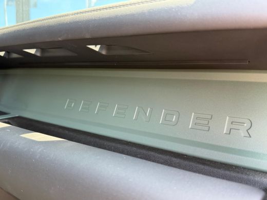 Land Rover Defender 110 P300e Trophy Edition Keswick Green | El. trekhaak | Koelbox | Koel/verwarmbare voorstoelen | ... ActivLease financial lease