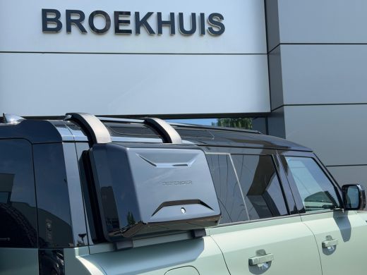 Land Rover Defender 110 P300e Trophy Edition Keswick Green | El. trekhaak | Koelbox | Koel/verwarmbare voorstoelen | ... ActivLease financial lease