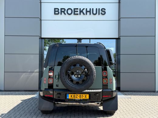 Land Rover Defender 110 P300e Trophy Edition Keswick Green | El. trekhaak | Koelbox | Koel/verwarmbare voorstoelen | ... ActivLease financial lease