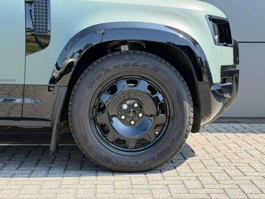 Land Rover Defender 110 P300e Trophy Edition Keswick Green | El. trekhaak | Koelbox | Koel/verwarmbare voorstoelen | ... ActivLease financial lease