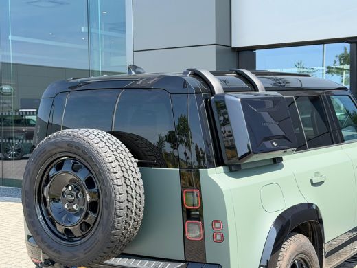 Land Rover Defender 110 P300e Trophy Edition Keswick Green | El. trekhaak | Koelbox | Koel/verwarmbare voorstoelen | ... ActivLease financial lease