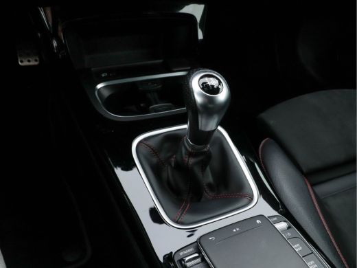 Mercedes-Benz A-Klasse 160 AMG-Styling Business Solution (INCL-BTW) *FULL-LED |  LEATHER-MICROFIBRE | KEYLESS | CARBON-I... ActivLease financial lease
