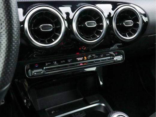 Mercedes-Benz A-Klasse 160 AMG-Styling Business Solution (INCL-BTW) *FULL-LED |  LEATHER-MICROFIBRE | KEYLESS | CARBON-I... ActivLease financial lease