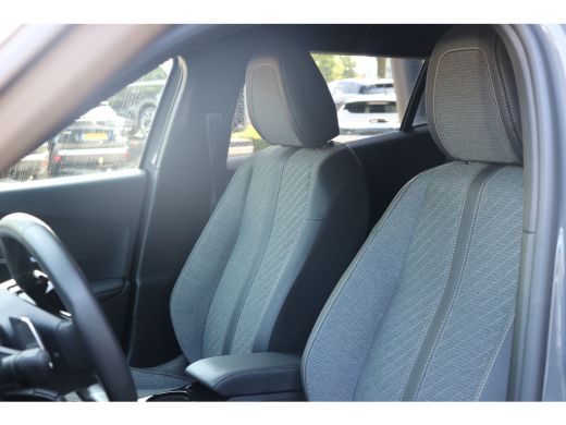 Peugeot 2008 1.2 Hybrid 136 Allure | PDC V+A | Cruise| Keyless | Apple carplay | LED | LMV 17"| DAB | ActivLease financial lease