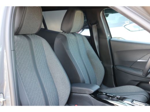 Peugeot 2008 1.2 Hybrid 136 Allure | PDC V+A | Cruise| Keyless | Apple carplay | LED | LMV 17"| DAB | ActivLease financial lease