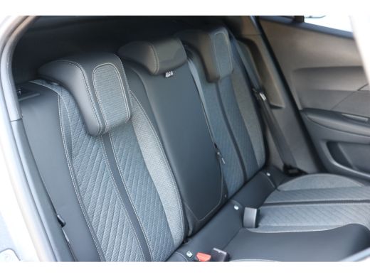 Peugeot 2008 1.2 Hybrid 136 Allure | PDC V+A | Cruise| Keyless | Apple carplay | LED | LMV 17"| DAB | ActivLease financial lease