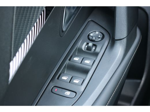 Peugeot 2008 1.2 Hybrid 136 Allure | PDC V+A | Cruise| Keyless | Apple carplay | LED | LMV 17"| DAB | ActivLease financial lease