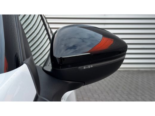 Peugeot e-2008 54KWH 156PK GT PACK AUTOMAAT / NAVI / LEDER / CLIMA / LED / PDC / 17" LMV / KEYLESS / ALCANTARA /... ActivLease financial lease