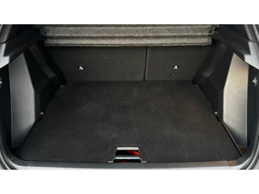 Peugeot e-2008 54KWH 156PK GT PACK AUTOMAAT / NAVI / LEDER / CLIMA / LED / PDC / 17" LMV / KEYLESS / ALCANTARA /... ActivLease financial lease