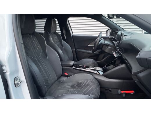 Peugeot e-2008 54KWH 156PK GT PACK AUTOMAAT / NAVI / LEDER / CLIMA / LED / PDC / 17" LMV / KEYLESS / ALCANTARA /... ActivLease financial lease