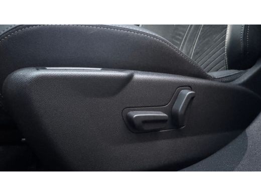 Peugeot e-2008 54KWH 156PK GT PACK AUTOMAAT / NAVI / LEDER / CLIMA / LED / PDC / 17" LMV / KEYLESS / ALCANTARA /... ActivLease financial lease