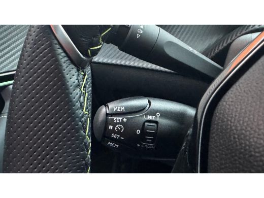 Peugeot e-2008 54KWH 156PK GT PACK AUTOMAAT / NAVI / LEDER / CLIMA / LED / PDC / 17" LMV / KEYLESS / ALCANTARA /... ActivLease financial lease