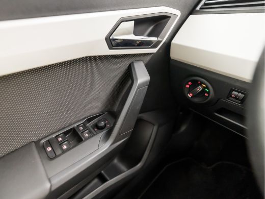 Seat Arona 1.0 TSI Xcellence Sport Automaat (APPLE CARPLAY, GROOT NAVI, CLIMATE, STOELVERWARMING, SPORTSTOEL... ActivLease financial lease