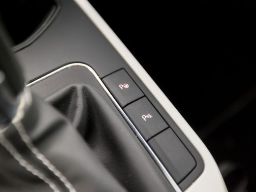 Seat Arona 1.0 TSI Xcellence Sport Automaat (APPLE CARPLAY, GROOT NAVI, CLIMATE, STOELVERWARMING, SPORTSTOEL... ActivLease financial lease