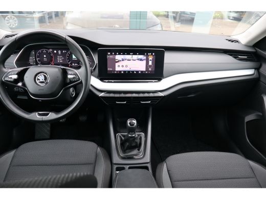Skoda Octavia Combi 1.5 TSI Business Edition 115PK | Achteruitrijcamera | Cruise control | Draadloze telefoonlader ActivLease financial lease