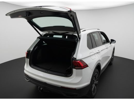 Volkswagen Tiguan e-Hybrid 245PK DSG LIFE VIRTUAL/PANORAMADAK/TREKHAAK/HEAD-UP EL KLEP ActivLease financial lease