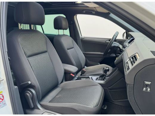 Volkswagen Tiguan e-Hybrid 245PK DSG LIFE VIRTUAL/PANORAMADAK/TREKHAAK/HEAD-UP EL KLEP ActivLease financial lease