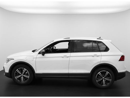 Volkswagen Tiguan e-Hybrid 245PK DSG LIFE VIRTUAL/PANORAMADAK/TREKHAAK/HEAD-UP EL KLEP ActivLease financial lease