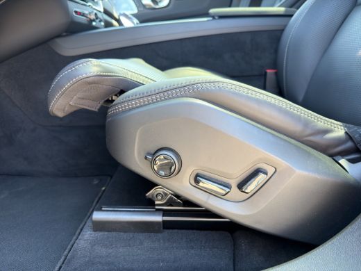 Volvo  XC60 2.0 T8 Plug-in hybrid AWD Ultra Black Edition Exec | Trekhaak | 22'' Velgen | Extra getint glas |... ActivLease financial lease
