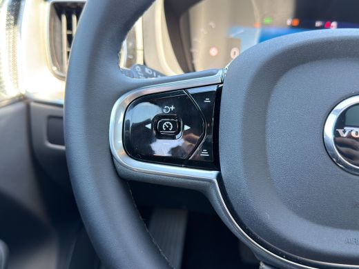 Volvo  XC60 2.0 T8 Plug-in hybrid AWD Ultra Black Edition Exec | Trekhaak | 22'' Velgen | Extra getint glas |... ActivLease financial lease