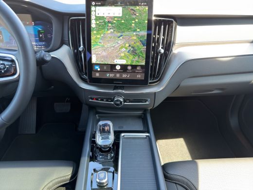 Volvo  XC60 2.0 T8 Plug-in hybrid AWD Ultra Black Edition Exec | Trekhaak | 22'' Velgen | Extra getint glas |... ActivLease financial lease