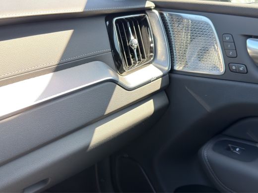 Volvo  XC60 2.0 T8 Plug-in hybrid AWD Ultra Black Edition Exec | Trekhaak | 22'' Velgen | Extra getint glas |... ActivLease financial lease