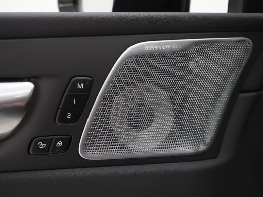 Volvo  XC60 T8 455PK Ultra Black Edition | Luchtvering | B&W audio | Contourstoelen | Trekhaak | Priv glas ActivLease financial lease