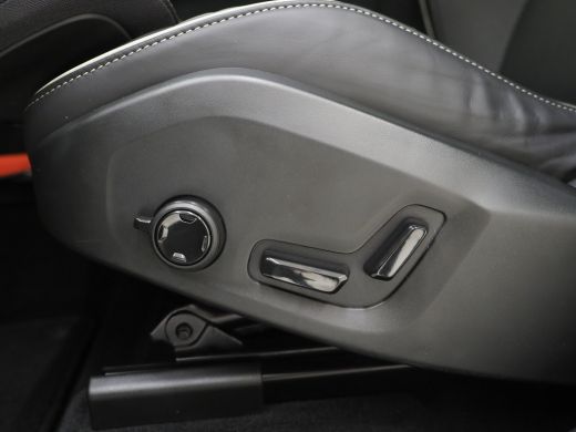 Volvo  XC60 T8 455PK Ultra Black Edition | Luchtvering | B&W audio | Contourstoelen | Trekhaak | Priv glas ActivLease financial lease