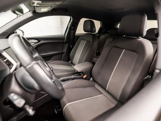Audi A1 Sportback Sportback 25 TFSI Epic Sport (GROOT NAVI, APPLE CARPLAY, ZWART HEMEL, GETINT GLAS, SPORTSTOELEN, ... ActivLease financial lease