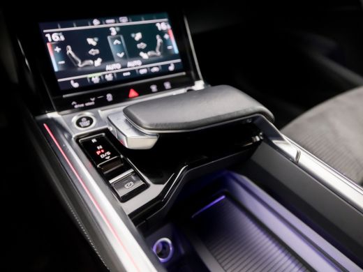 Audi e-tron 50 quattro 71 kWh S-Line Sport 313Pk Automaat (PANORAMADAK, LUCHTVERING, APPLE CARPLAY, GROOT NAV... ActivLease financial lease