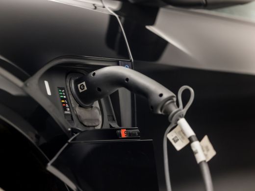 Audi e-tron 50 quattro 71 kWh S-Line Sport 313Pk Automaat (PANORAMADAK, LUCHTVERING, APPLE CARPLAY, GROOT NAV... ActivLease financial lease